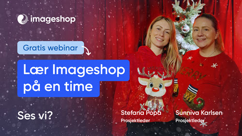 To blide kvinner med julegenser på julete bakgrunn